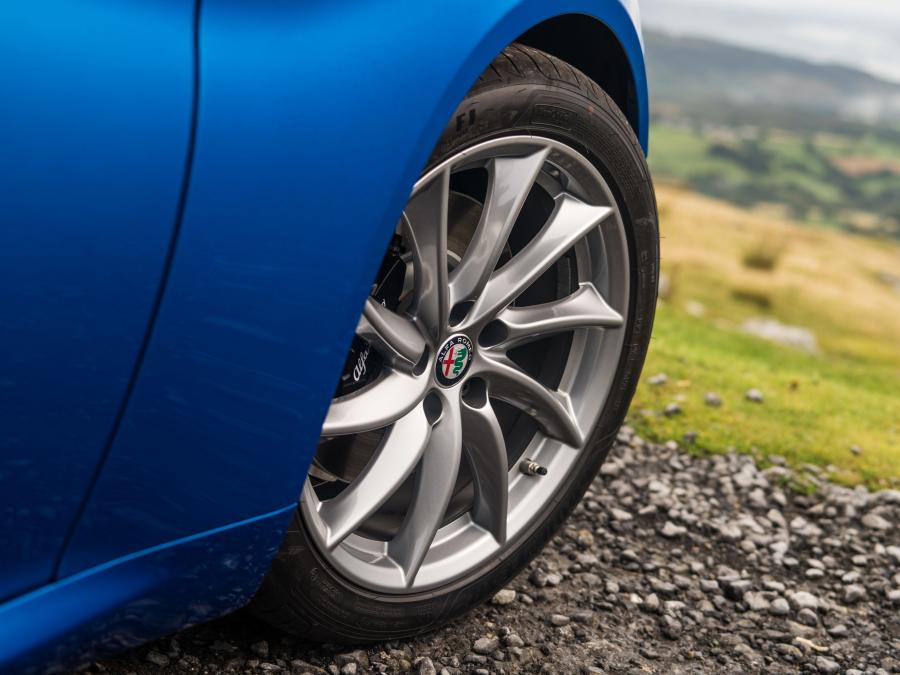 Колеса Alfa Romeo Giulia Veloce (952) 2017 года  (UK) (фото 21 из 24)